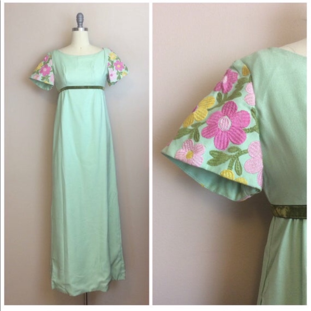 Vintage 1970s Mint Green Linen Embroidered Dress
